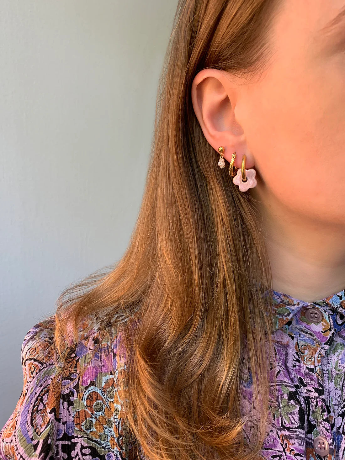 Boucles d’oreilles | Fleur céramique mauve